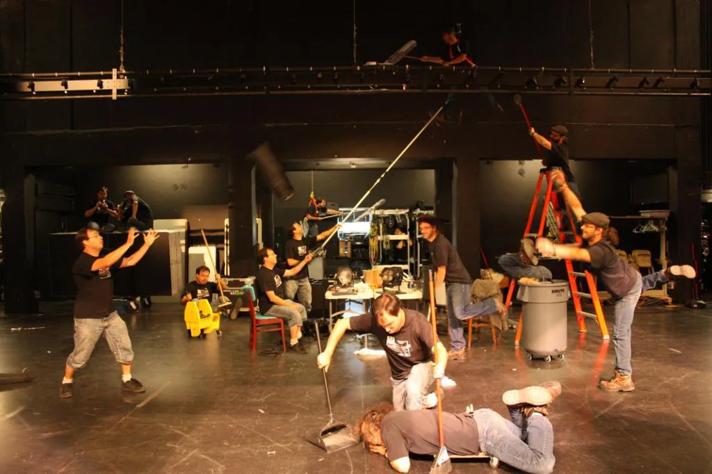 Équipe technique au travail sur un plateau — Théâtre des Deux Rives, Saint-Jean-sur-Richelieu.