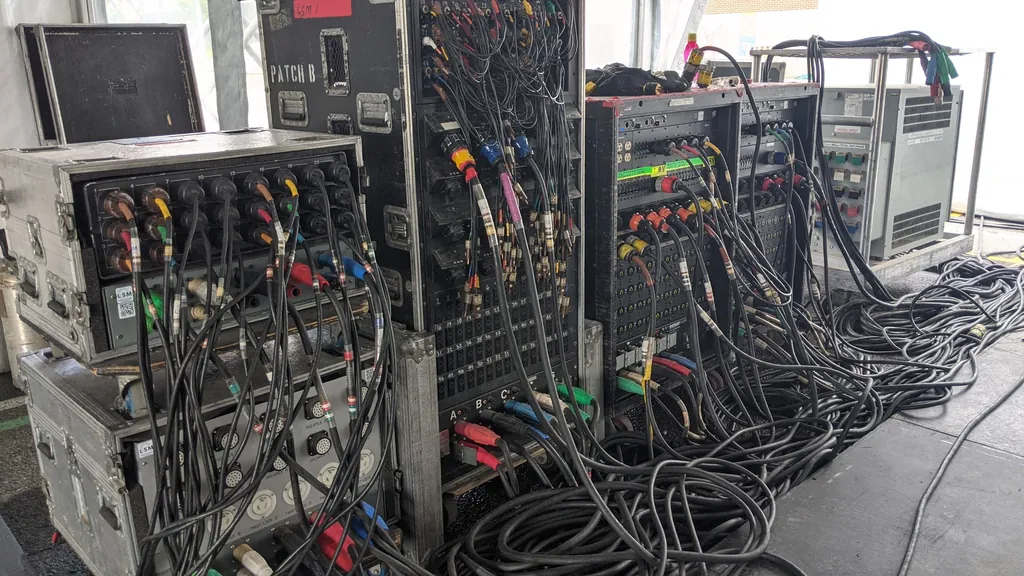 Racks de distribution électrique et patch multipaire — Festival des arts de Saint-Sauveur (2022).